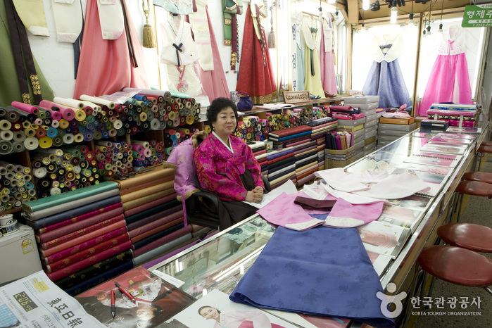 Dongdaemun Shopping Complex (Hanbok Shops) (동대문종합시장 한복상가)