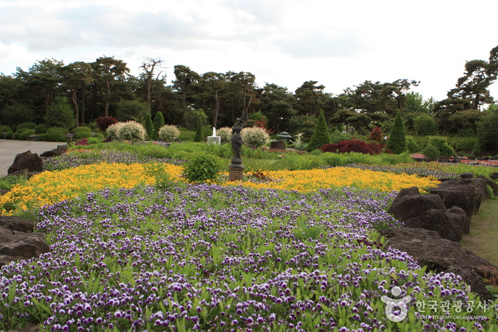 The Botanical Garden BCJ (Byeokchoji) (벽초지 문화수목원)