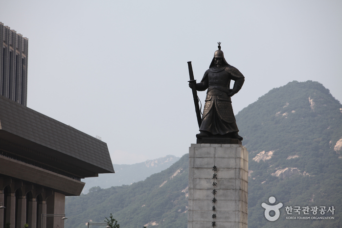 Statue de l’Amiral Yi Sun-Shin (충무공 이순신 동상)