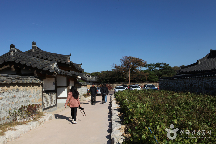 경주 최부잣집이 자리한 교동에 들어선 경주 교촌마을