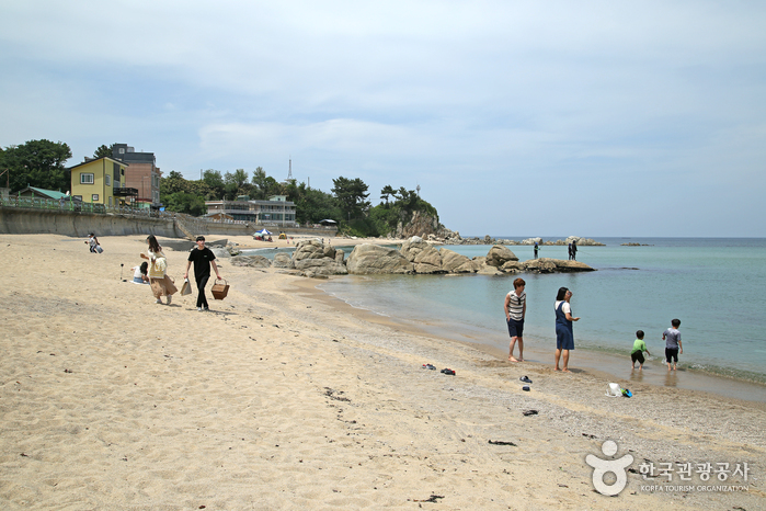 Gajinhaebyeon Beach (가진해변)