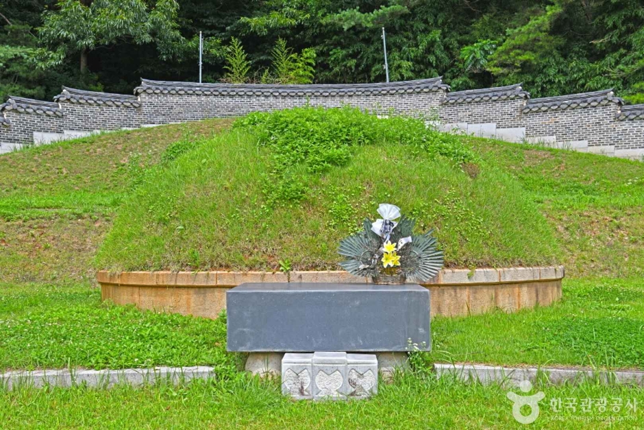 김좌진장군묘