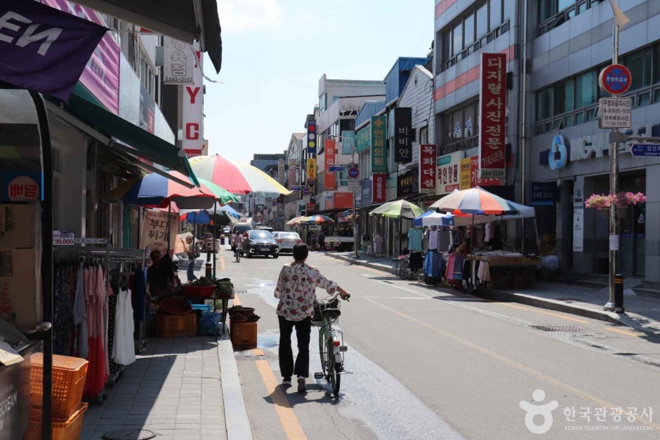 보은장, 보은전통시장 (1, 6일)