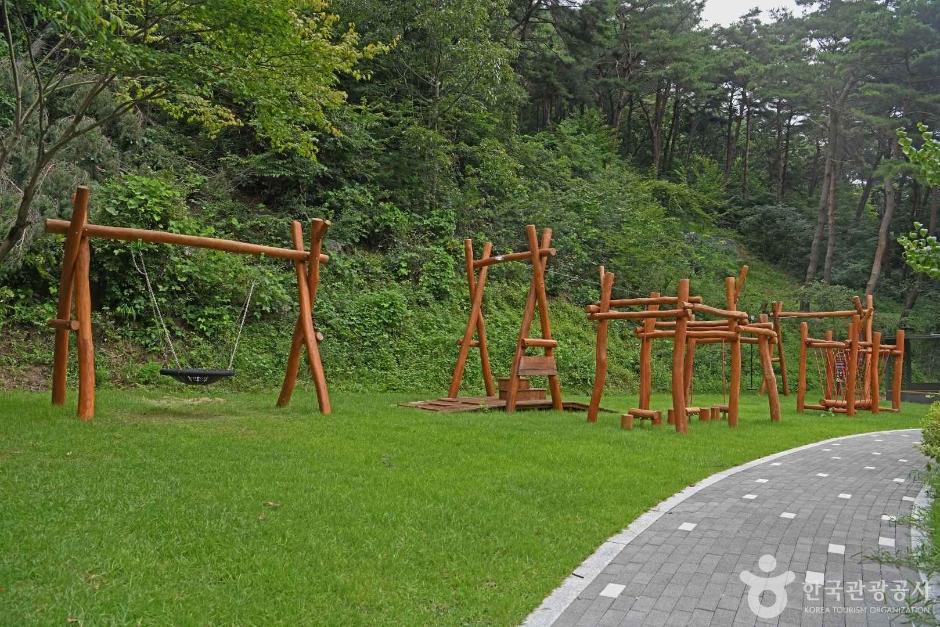 thumbnail-용두산 산림욕장-5