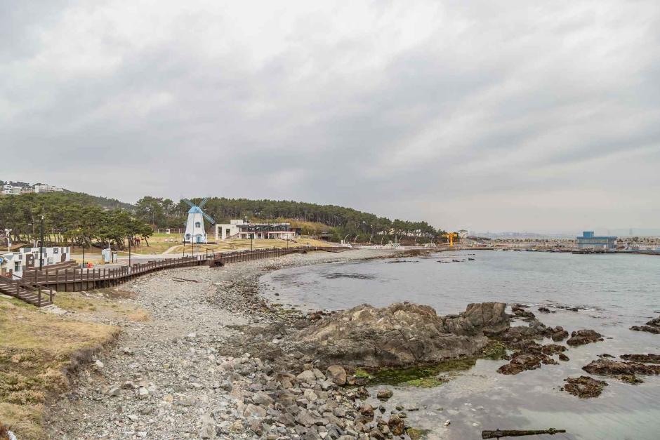 艮絶岬灯台（간절곶 등대）