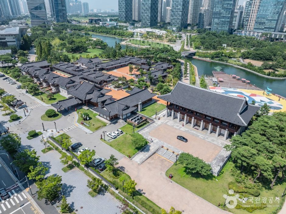 thumbnail-송도 한옥마을-18