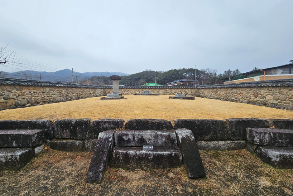 thumbnail-영주 금성대군 신단-20