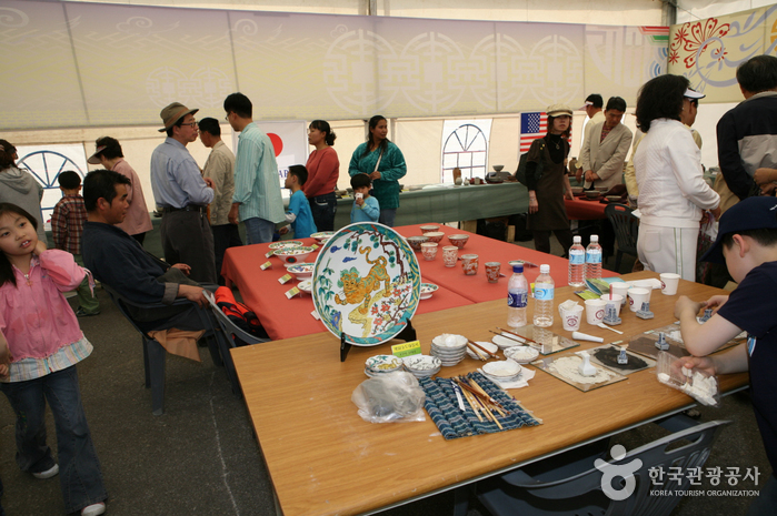 Mungyeong Traditional Chasabal Festival (문경 전통찻사발축제)