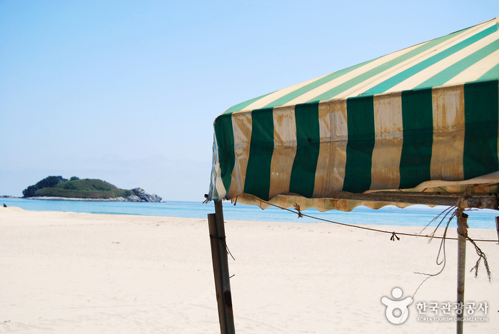 Hwajinpo Beach (화진포해변)