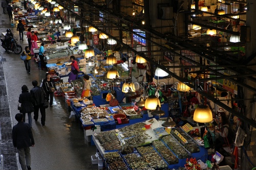 Noryangjin Fisheries Wholesale Market (노량진수산시장)
