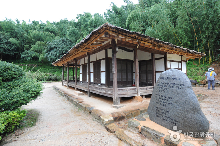 Geburtsstätte von Yeongnang (강진영랑생가)