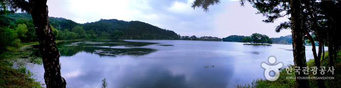 Uirimji Reservoir (제천 의림지와 제림)