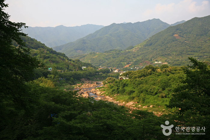 Десять живописных пейзажей гор Чирисан (지리산 10경)