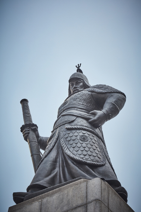 Statue des Admirals Yi Sun-Shin (충무공 이순신 동상)