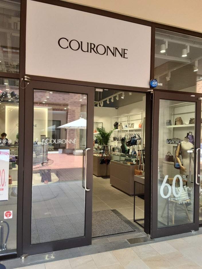 Kolon Couronne - Lotte Paju Branch [Tax Refund Shop] (코오롱 쿠론 롯데파주)