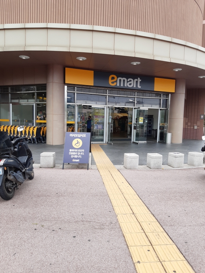E-Mart - Jinjeop Branch [Tax Refund Shop] (이마트 진접)