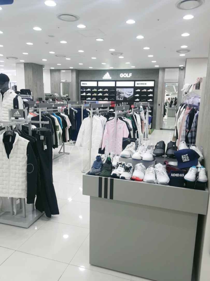 Adidas - MODA Outlet Incheon Branch [Tax Refund Shop]  (아디다스 모다아울렛 인천점)
