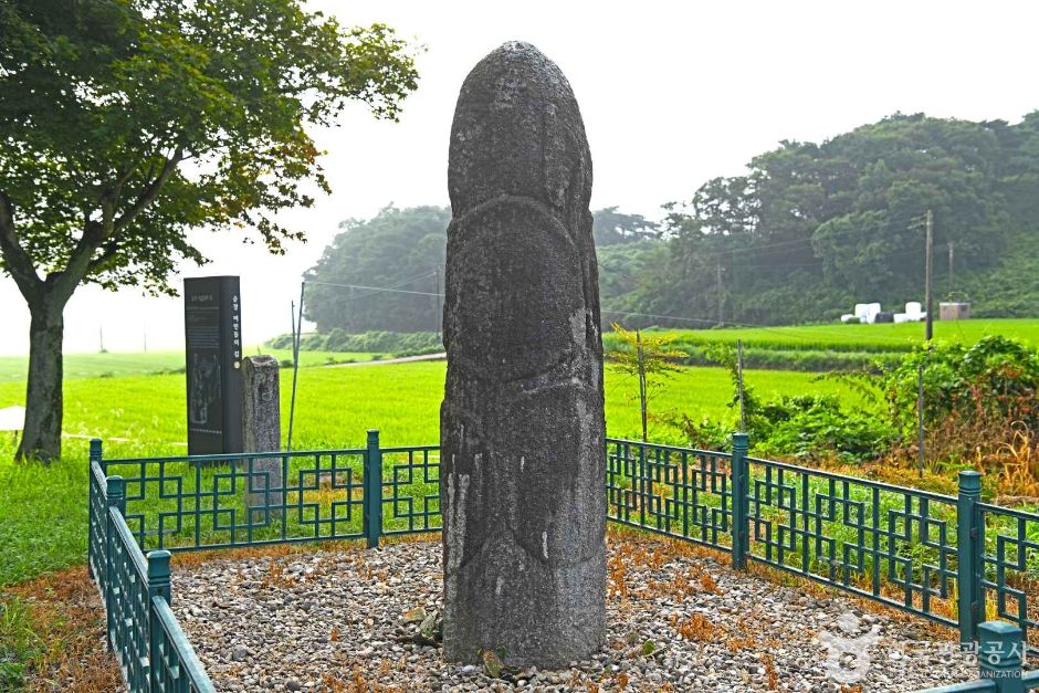 산동리 남근석