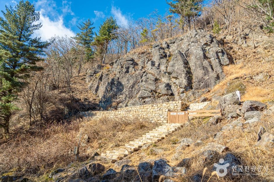 개령암지 마애불상군