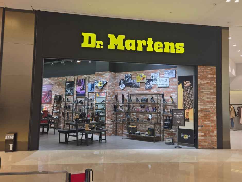 Dr. Martens - Starfield Hanam Branch [Tax Refund Shop](닥터마틴 스타필드 하남점)