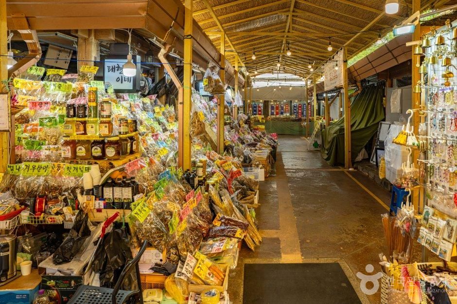 thumbnail-Hadong Hwagae Market (하동 화개장터)-12