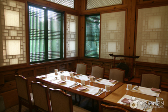 Bongraeheon (Mayfield Hotel) (봉래헌(메이필드호텔))