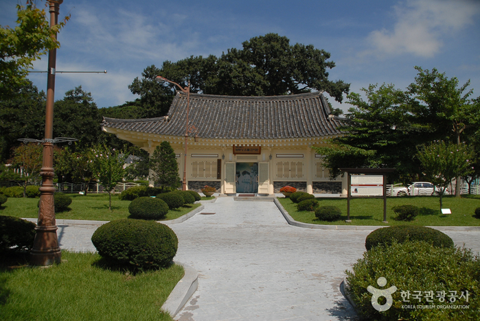 Chunguisa Shrine - Historic Site Related to Yun Bong-Gil, Yesan (충의사 (예산 윤봉길 의사 유적))