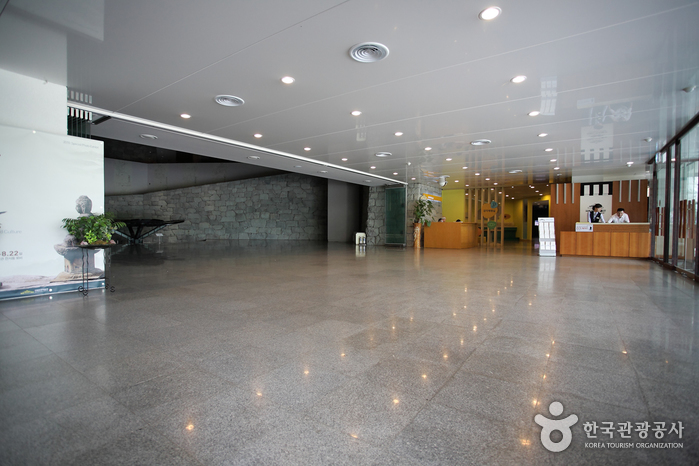 Jinju National Museum (국립진주박물관)