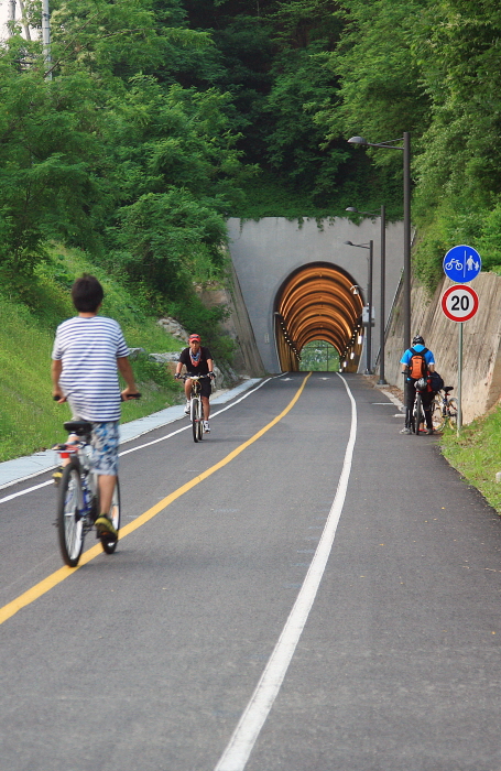 새터삼거리에서 터널을 지나는 북한강 자전거길
