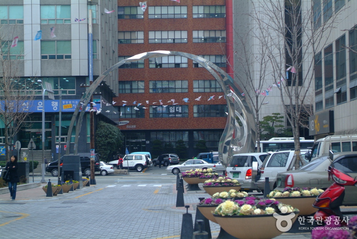 40-step Culture & Tourism Theme Street (40계단 문화관광테마거리)