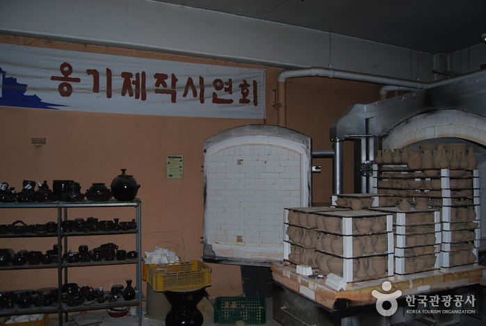 Oegosan Onggi Village (외고산옹기마을) 