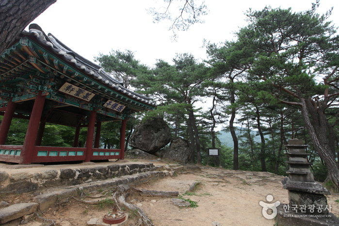 Yoseonjeong Pavilion & Yoseonam Rock (요선정·요선암)