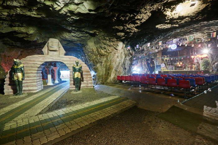 Parque de la Cueva de Amatista (자수정 동굴나라)