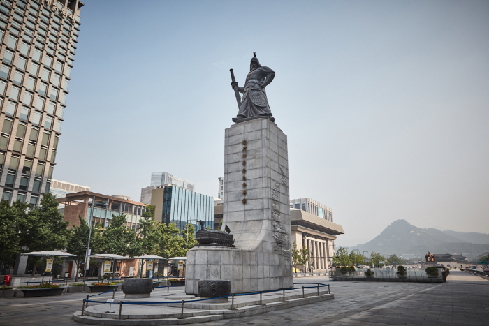 Estatua del Almirante Yi Sun-shin (충무공 이순신 동상)9