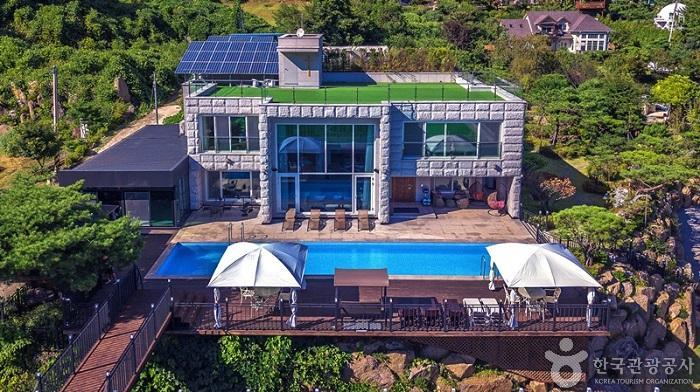 Miramonti Pool Villa Pension [Korea Quality] / 가평미라몬티풀빌라펜션 [한국관광 품질인증]