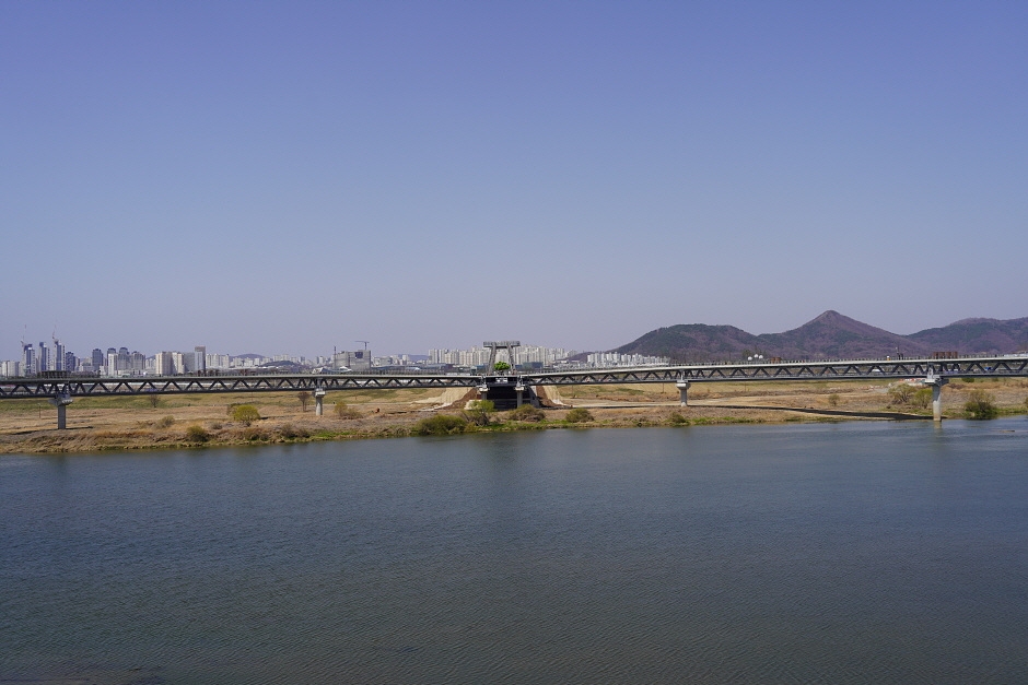Pont piéton Geumgang (금강보행교)