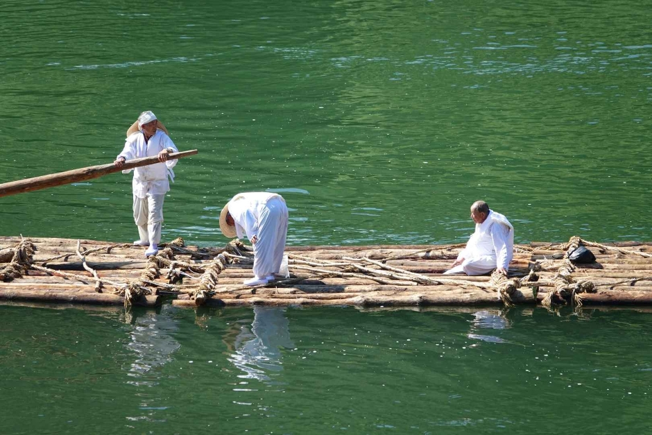 Festival de Balsas en el Río Donggang (동강뗏목축제)