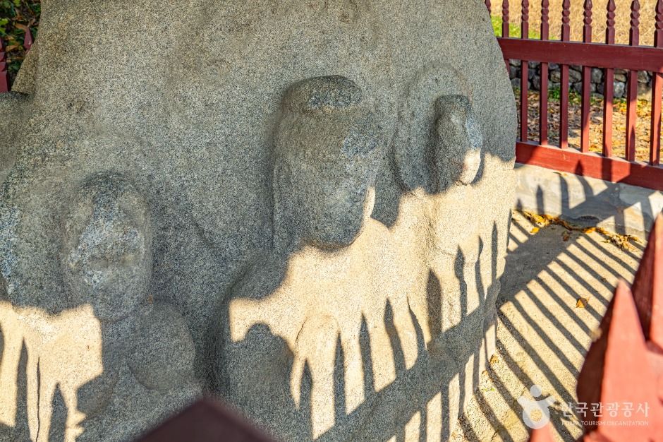 영주 신암리 마애여래삼존상