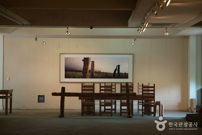 Kim Young Gap Gallery Dumoak (김영갑 갤러리 두모악)