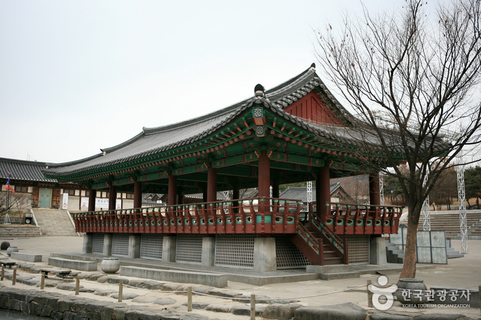 Namsangol Hanok Village (남산골 한옥마을)