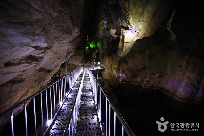 Danyang Ondaldonggul Cave (단양 온달동굴)