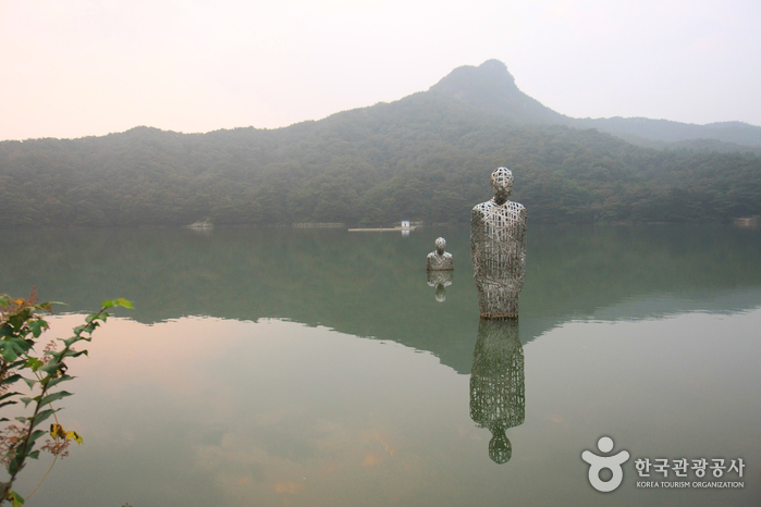 Sanjeong Lake (포천 산정호수)