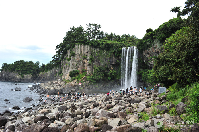 Jeongbangpokpo Falls (정방폭포)
