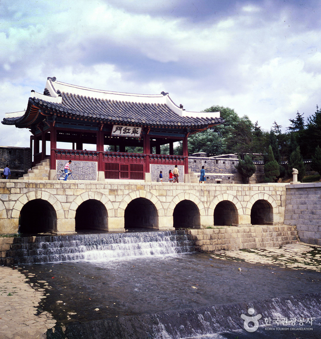 Hwaseong Fortress [UNESCO World Heritage] (수원 화성 [유네스코 세계문화유산])