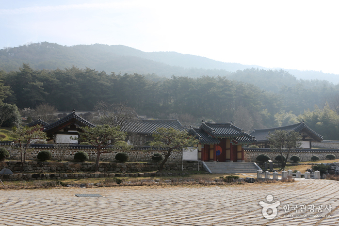 Academia Neoconfuciana Wolbong Seowon (월봉서원)