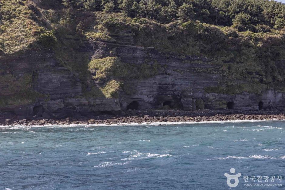 송악산 진지동굴