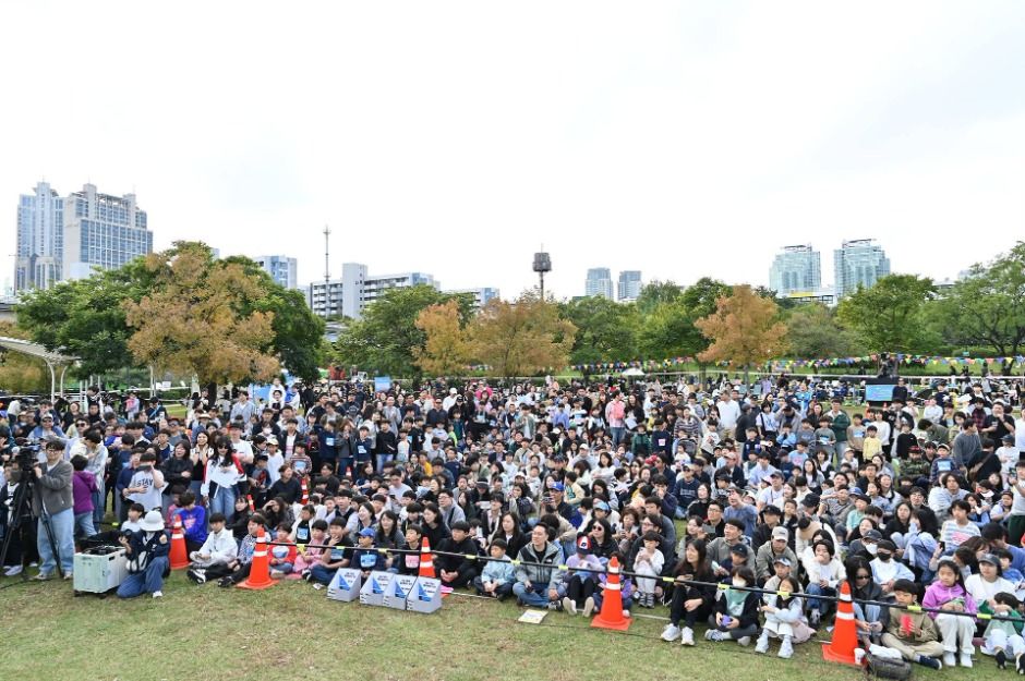 한강 종이비행기 축제
