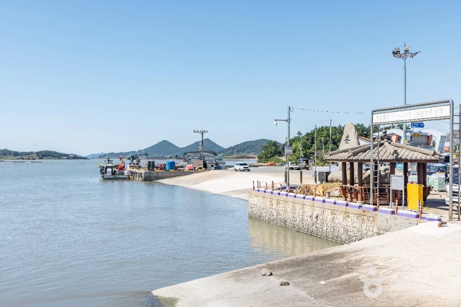 안좌복호여객선터미널