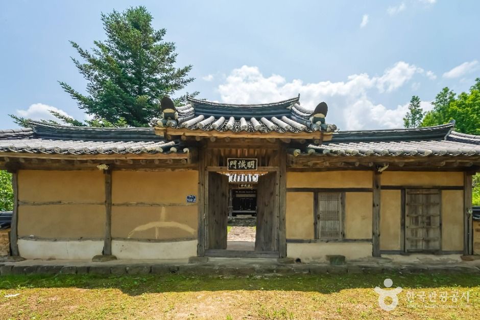 거창 김숙자 사당