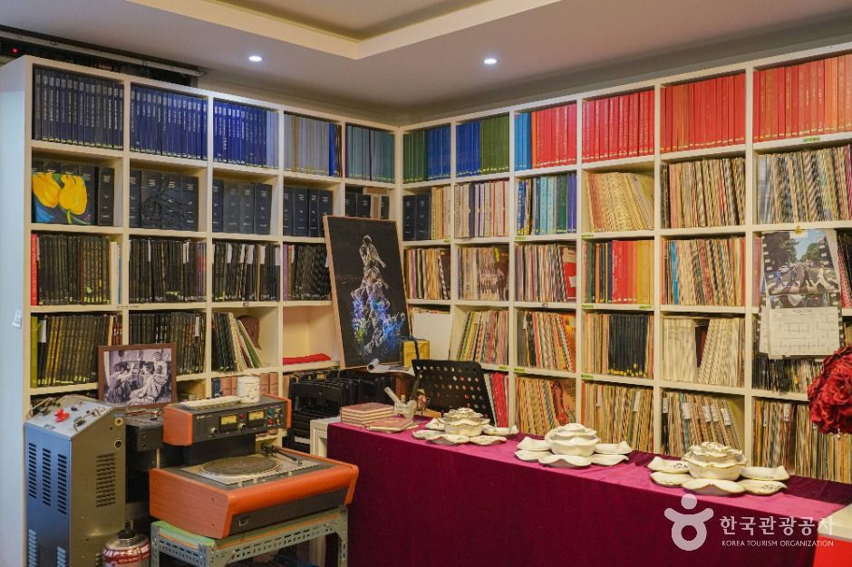 리홀뮤직갤러리